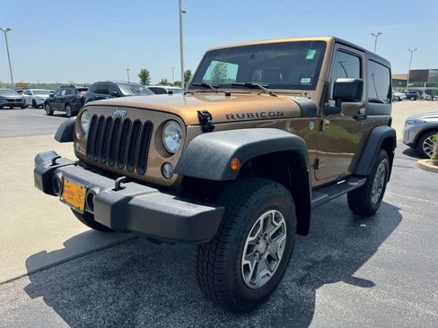 Used 2015 Jeep Wrangler Rubicon w/ Dual Top Group AWD/4WD image 8