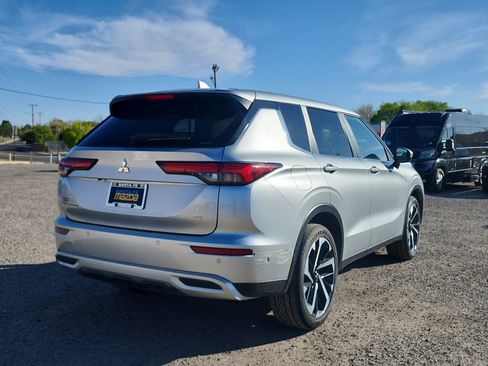 Used 2024 Mitsubishi Outlander SE image 6