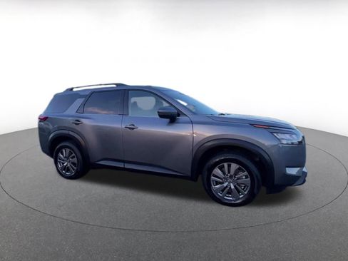 Used 2025 Nissan Pathfinder SV image 2