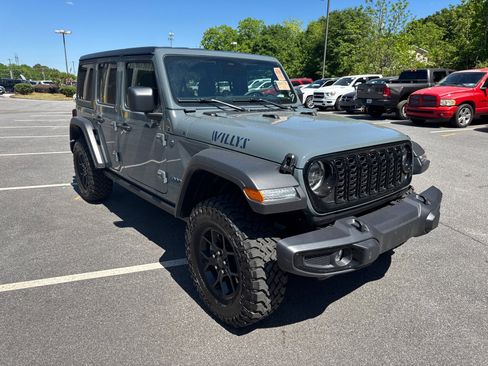 Used 2025 Jeep Wrangler Willys AWD/4WD image 4