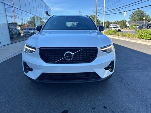 Certified 2025 Volvo XC40 B5 Plus AWD/4WD image 7