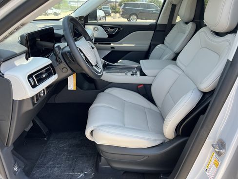 New 2025 Lincoln Aviator Reserve w/ Luxury Package image 25