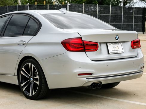 Used 2018 BMW 330i Sedan w/ Convenience Package RWD image 17