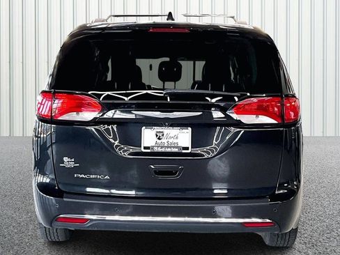 Used 2017 Chrysler Pacifica Touring-L image 5