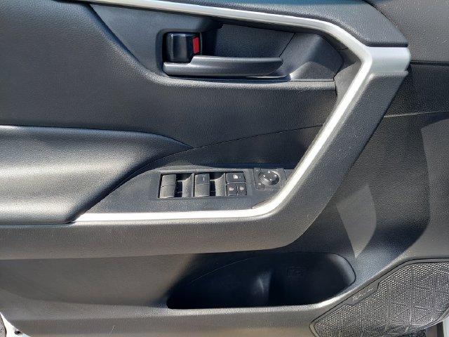 Certified 2022 Toyota RAV4 LE AWD/4WD image 31