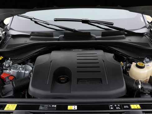 Used 2025 Land Rover Range Rover SE image 29