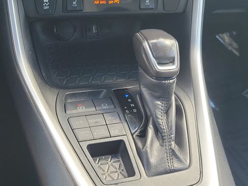 Used 2019 Toyota RAV4 XLE Premium w/ Cold Weather Package AWD/4WD image 30