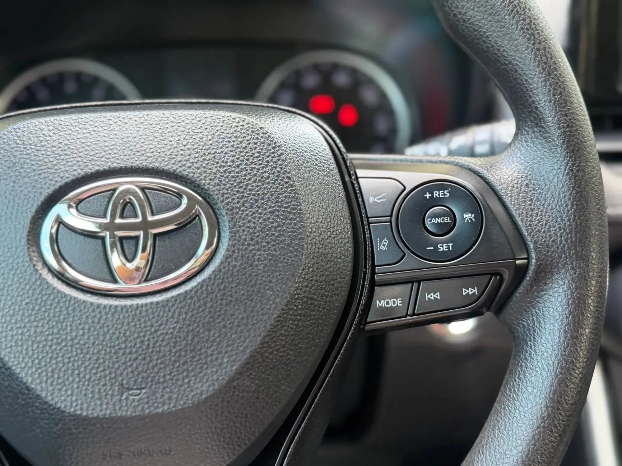 Used 2020 Toyota RAV4 XLE FWD image 28