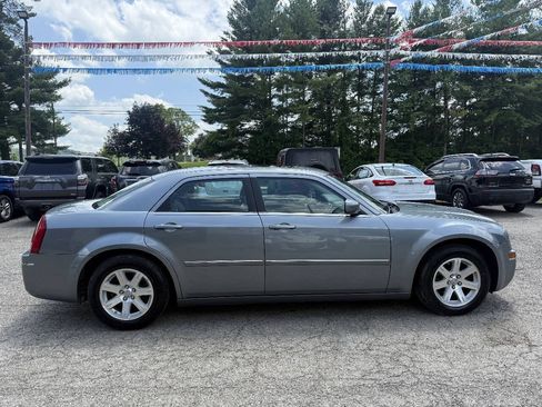 Used 2006 Chrysler 300 Touring w/ Protection Group RWD image 3