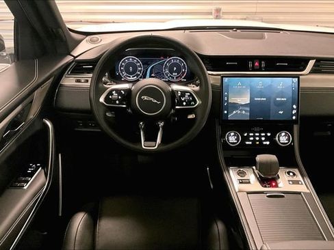 Certified 2024 Jaguar F-PACE R-Dynamic S image 4