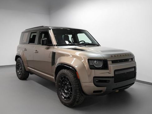 Used 2025 Land Rover Defender 110 image 9