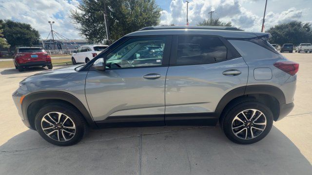 Used 2025 Chevrolet TrailBlazer LT AWD/4WD image 5