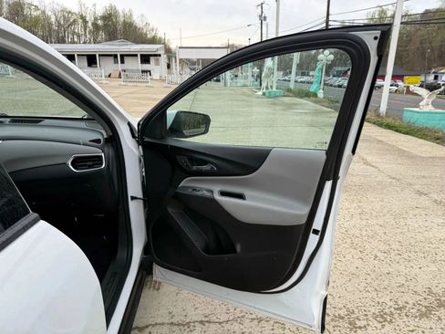 Used 2018 Chevrolet Equinox LS image 16