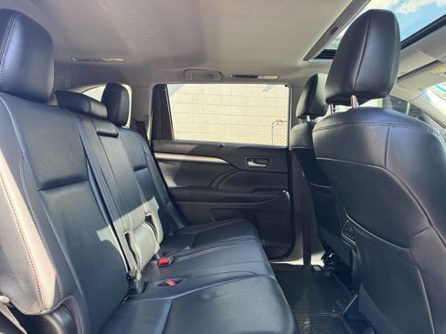 Used 2019 Toyota Highlander XLE image 8