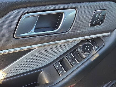 Used 2025 Ford Explorer ST image 14