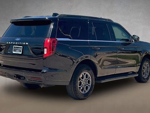Used 2025 Ford Expedition Active RWD image 2