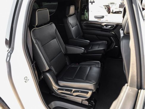 Used 2023 Chevrolet Suburban Premier image 37