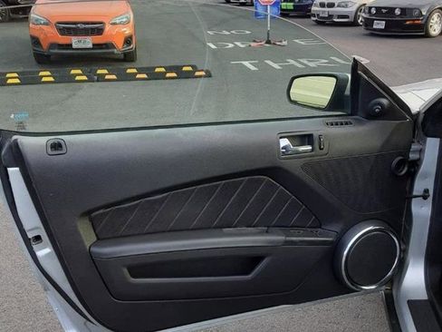 Used 2010 Ford Mustang GT image 40