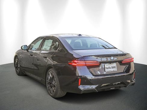 Used 2026 BMW 530i w/ M Sport Package RWD image 4