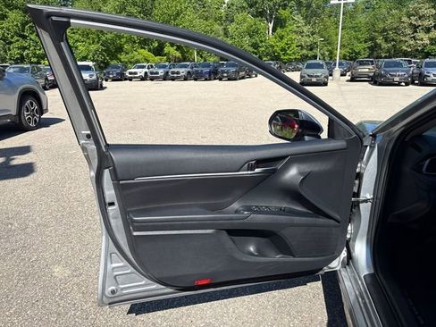 Used 2020 Toyota Camry SE FWD image 14
