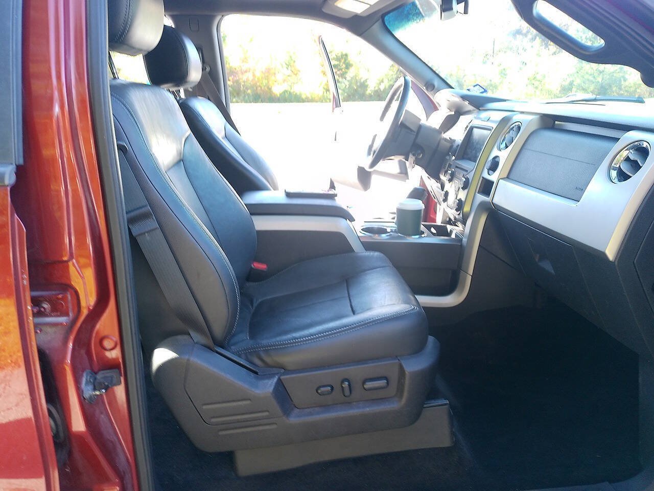 Used 2014 Ford F150 FX4 w/ Equipment Group 402A Luxury AWD/4WD image 26