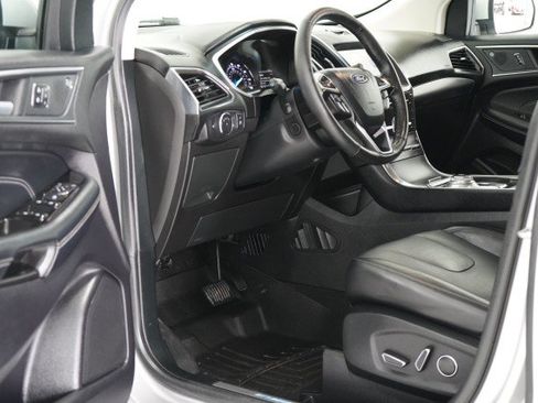 Used 2019 Ford Edge Titanium FWD image 9