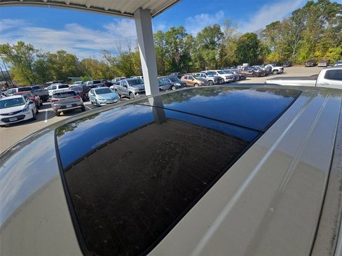 Used 2021 Nissan Titan Platinum Reserve w/ Moonroof Package image 19