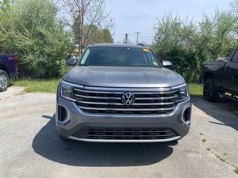 Used 2025 Volkswagen Atlas SE image 3