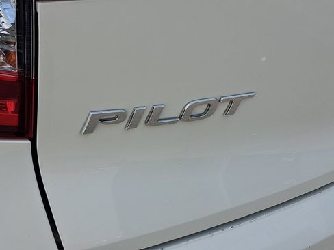 Used 2019 Honda Pilot Touring image 24