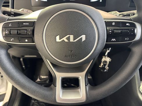 Used 2025 Kia Sportage LX FWD image 32