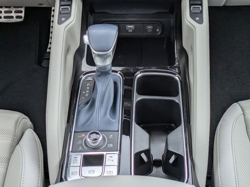 Certified 2025 Kia Telluride SX Prestige AWD/4WD image 17