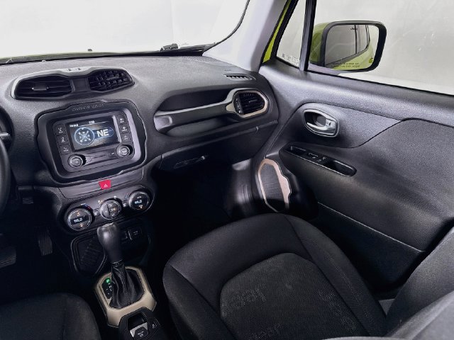 Used 2017 Jeep Renegade Latitude w/ Popular Equipment Group FWD image 25