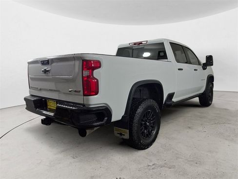 Used 2024 Chevrolet Silverado 2500 ZR2 w/ Technology Package image 5