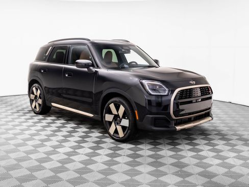 Used 2025 MINI Cooper Countryman S w/ Comfort Package Max image 8