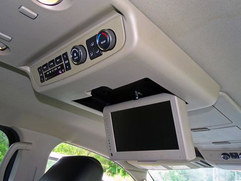 Used 2011 Nissan Armada SL image 17