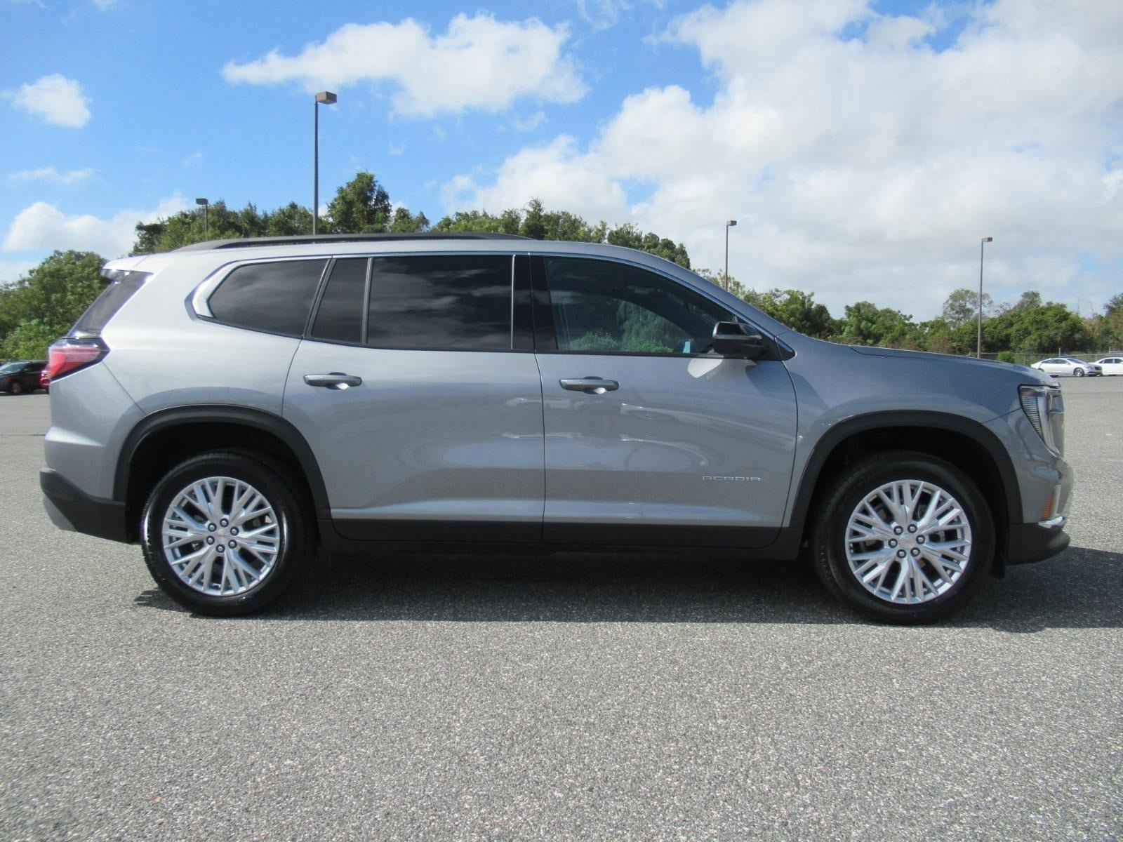 Used 2026 GMC Acadia Elevation w/ Elevation Premium Package FWD image 2