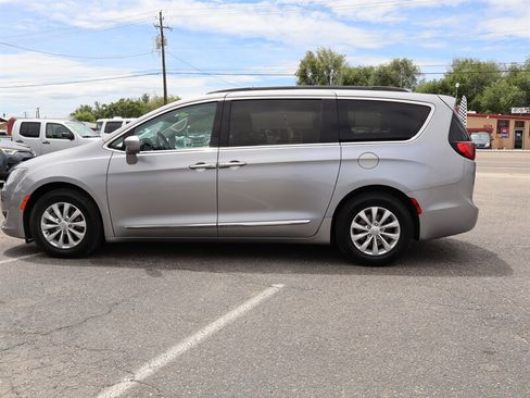 Used 2017 Chrysler Pacifica Touring-L FWD image 25