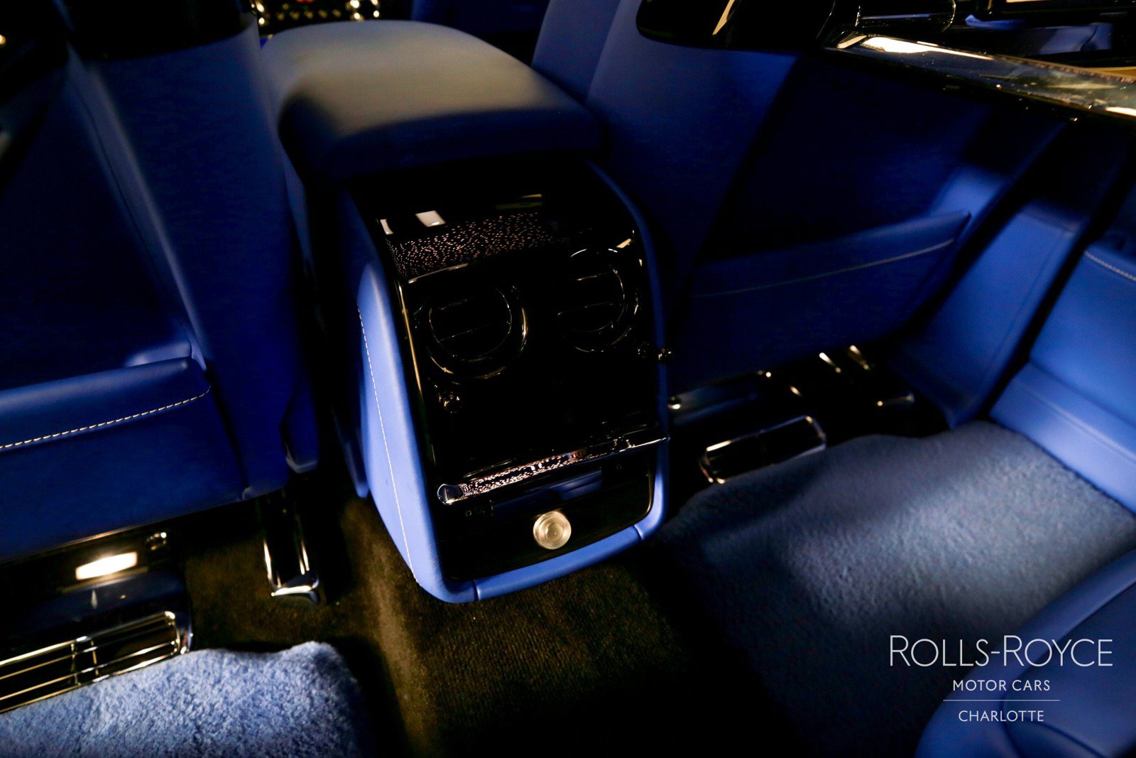 Used 2024 Rolls-Royce Phantom Sedan w/ The Phantom Package RWD image 22