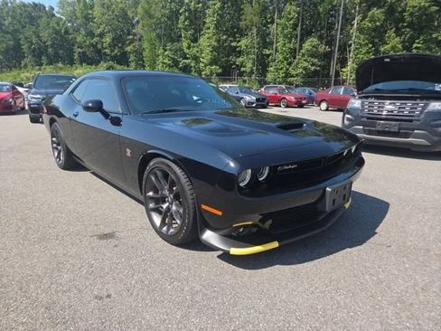 Used 2022 Dodge Challenger R/T Scat Pack RWD image 4
