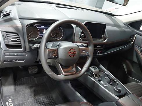 Used 2025 Nissan Rogue SV AWD/4WD image 19