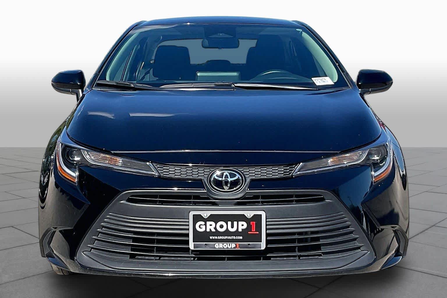 Used 2025 Toyota Corolla LE FWD image 4