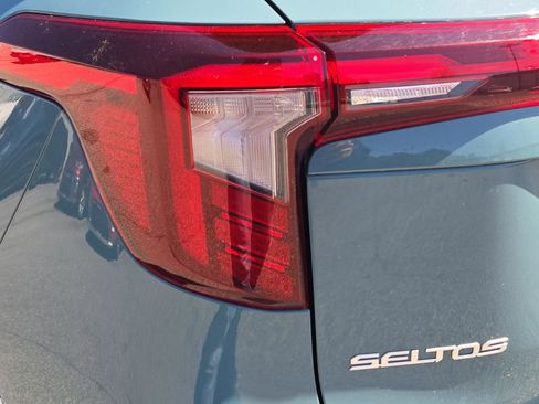 Certified 2025 Kia Seltos SX w/ SX Sunroof Package image 12