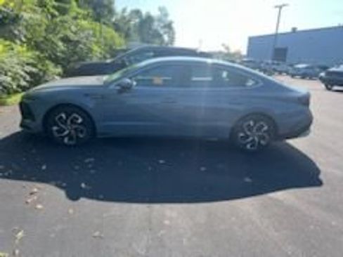 Used 2024 Hyundai Sonata SEL FWD image 2