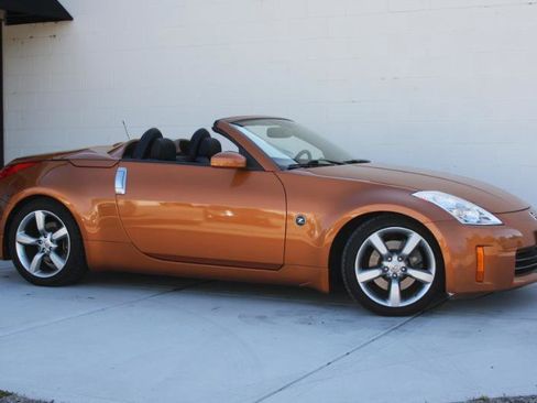 Used 2006 Nissan 350Z Touring RWD image 11