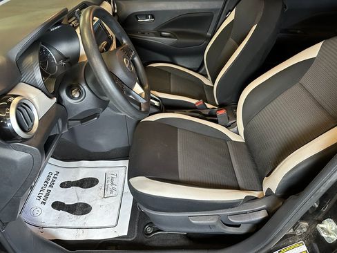 Used 2021 Nissan Versa SV image 20