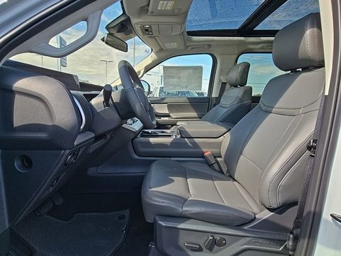 New 2025 Ford Expedition Active image 11