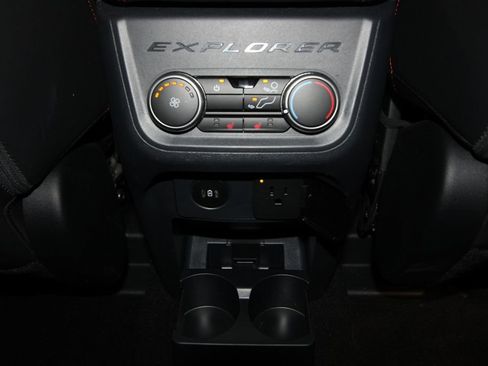 Used 2025 Ford Explorer ST-Line w/ Premium Package image 33