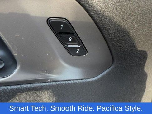 New 2026 Chrysler Pacifica Select image 11