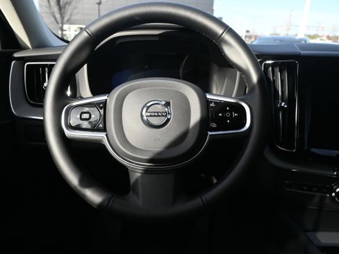 Used 2025 Volvo XC60 B5 Plus image 17