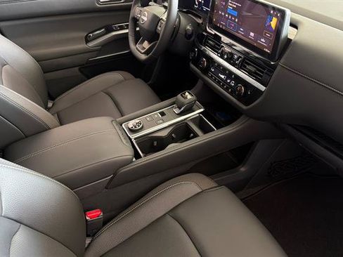 New 2026 Nissan Pathfinder SL w/ SL Premium Package AWD/4WD image 18